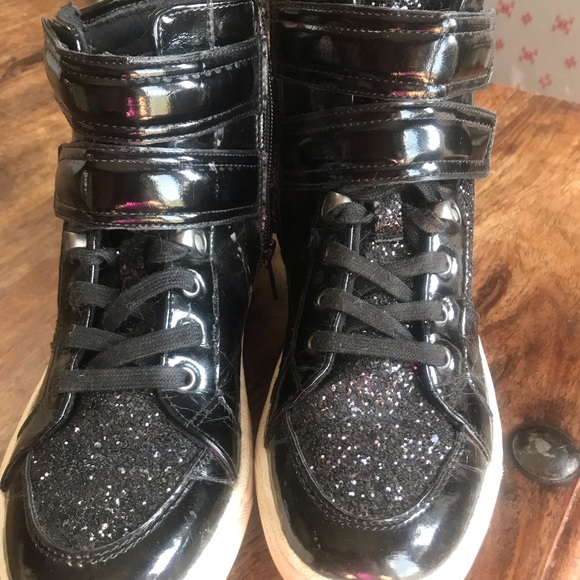 Aldo Hightops Black glittery detail - size 9 but fits like an 8.5 - Picture 2 of 4
